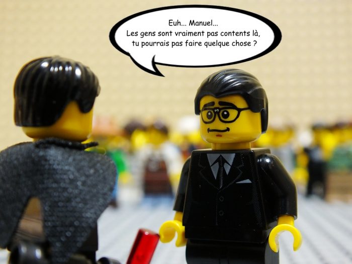 François Hollande dit "Euh... Manuel... Les gens sont vraiment pas contents là, tu pourrais pas faire quelque chose ?" - Lego